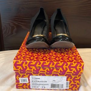 Excellent condition Tory Burch Caroline wedges
